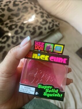 Nice Cube Super Solid Squish! - Pink